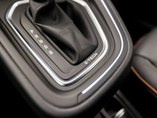 Renault Clio 1.6 E-Tech Hybrid 140 Initiale Paris 140Pk Automaat (APPLE CARPLAY, GROOT NAVI, CAMERA, LEDER, BO... ActivLease financial lease