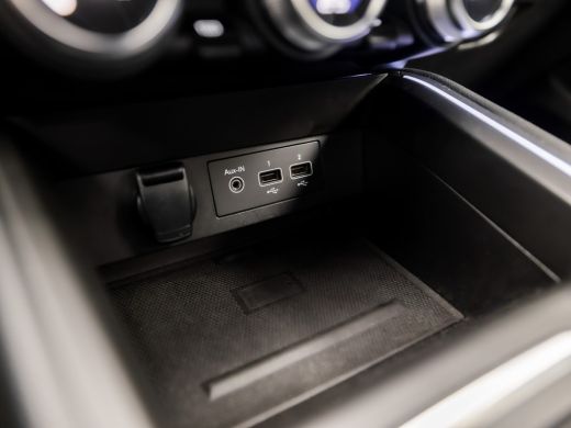 Renault Clio 1.6 E-Tech Hybrid 140 Initiale Paris 140Pk Automaat (APPLE CARPLAY, GROOT NAVI, CAMERA, LEDER, BO... ActivLease financial lease