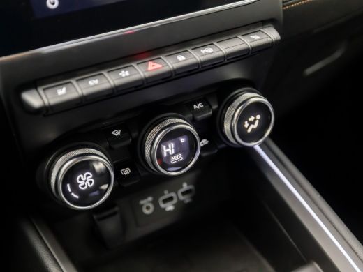 Renault Clio 1.6 E-Tech Hybrid 140 Initiale Paris 140Pk Automaat (APPLE CARPLAY, GROOT NAVI, CAMERA, LEDER, BO... ActivLease financial lease