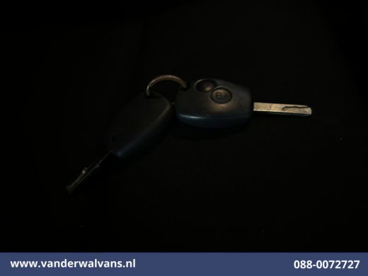 Renault Trafic 1.6 dCi 122pk L2H1 Euro6 Airco | Imperiaal | Trekhaak bluetooth telefoonvoorbereiding ActivLease financial lease