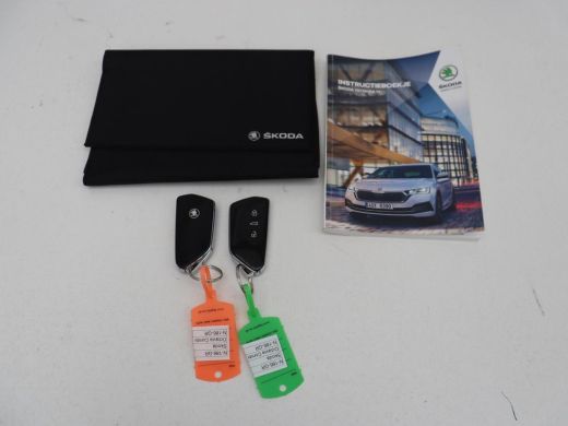 Skoda Octavia 1.4 TSI iV PHEV Business Edition Plus | Stoelverwarming | Trekhaak | Camera | Adaptive cruise | C... ActivLease financial lease