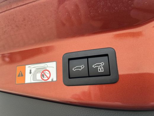 Toyota C-HR 2.0 Plug-in Hybrid 220 Executive | All-in prijs | Apple/Android | Stoel/Stuurverwarming | Camera | ActivLease financial lease