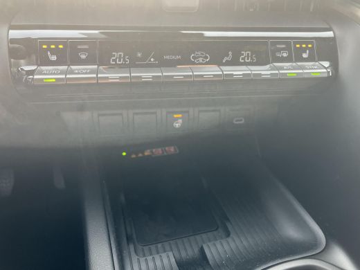 Toyota C-HR 2.0 Plug-in Hybrid 220 Executive | All-in prijs | Apple/Android | Stoel/Stuurverwarming | Camera | ActivLease financial lease