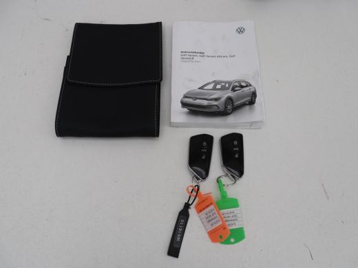 Volkswagen Golf 1.0 eTSI Life Business | Stoelverwarming | Trekhaak | Camera | Adaptive cruise | Carplay | Sfeerv... ActivLease financial lease