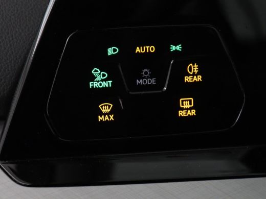 Volkswagen Golf 1.0 eTSI Life Business | Stoelverwarming | Trekhaak | Camera | Adaptive cruise | Carplay | Sfeerv... ActivLease financial lease