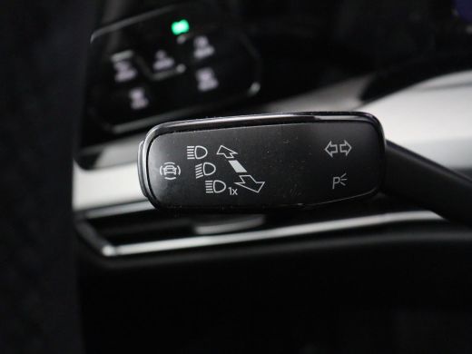 Volkswagen Golf 1.0 eTSI Life Business | Stoelverwarming | Trekhaak | Camera | Adaptive cruise | Carplay | Sfeerv... ActivLease financial lease