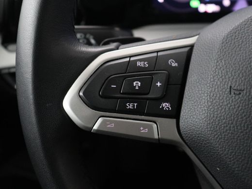 Volkswagen Golf 1.0 eTSI Life Business | Stoelverwarming | Trekhaak | Camera | Adaptive cruise | Carplay | Sfeerv... ActivLease financial lease