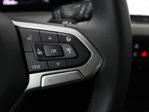 Volkswagen Golf 1.0 eTSI Life Business | Stoelverwarming | Trekhaak | Camera | Adaptive cruise | Carplay | Sfeerv... ActivLease financial lease