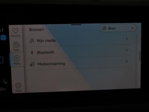 Volkswagen Golf 1.0 eTSI Life Business | Stoelverwarming | Trekhaak | Camera | Adaptive cruise | Carplay | Sfeerv... ActivLease financial lease