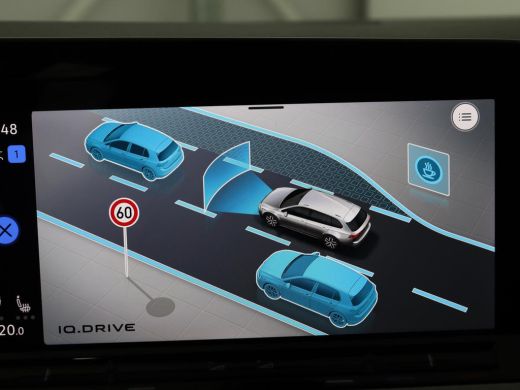 Volkswagen Golf 1.0 eTSI Life Business | Stoelverwarming | Trekhaak | Camera | Adaptive cruise | Carplay | Sfeerv... ActivLease financial lease