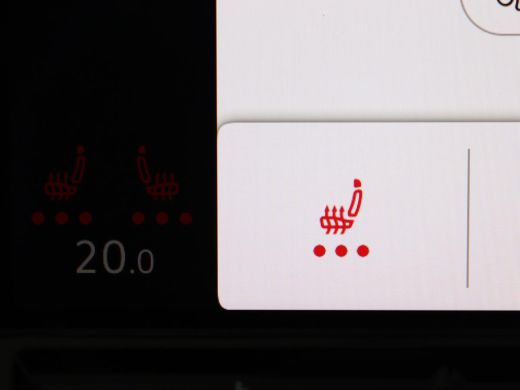 Volkswagen Golf 1.0 eTSI Life Business | Stoelverwarming | Trekhaak | Camera | Adaptive cruise | Carplay | Sfeerv... ActivLease financial lease