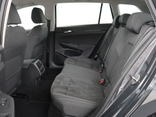 Volkswagen Golf 1.0 eTSI Life Business | Stoelverwarming | Trekhaak | Camera | Adaptive cruise | Carplay | Sfeerv... ActivLease financial lease