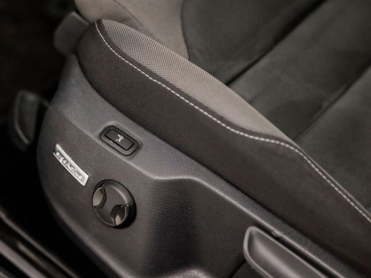 Volkswagen Golf Variant 1.0 TSI Sportline Automaat (APPLE CARPLAY, GROOT NAVI, CLIMATE, STOELVERWARMING, SPORTSTO... ActivLease financial lease