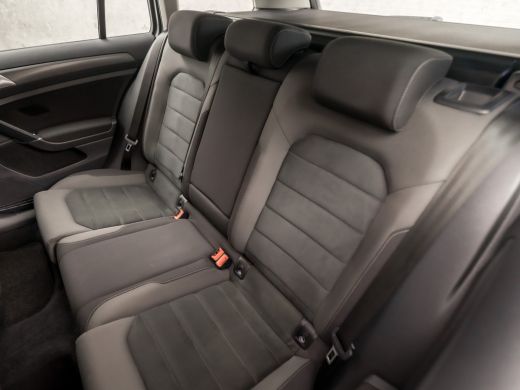 Volkswagen Golf Variant 1.0 TSI Sportline Automaat (APPLE CARPLAY, GROOT NAVI, CLIMATE, STOELVERWARMING, SPORTSTO... ActivLease financial lease