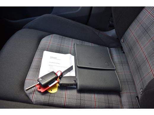 Volkswagen Polo 2.0 TSI GTI TSI 210PK DSG GTI-SPORT LED/CARPLAY/PDC FABRIEKS GARANTIE ActivLease financial lease