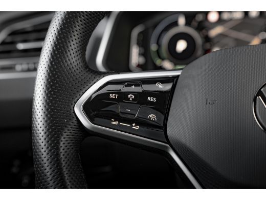 Volkswagen Tiguan 1.4 TSI eHybrid R-Line Business+ | Panorama | Trekhaak | 360 Camera | IQ. Led | Dode Hoek | ActivLease financial lease