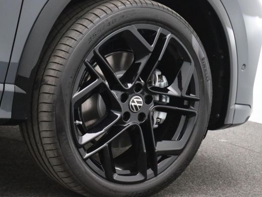 Volkswagen Tiguan 1.5 eHybrid R-Line Edition 272PK DSG Pano-Schuifdak, Black Style, Trekhaak, 20" LM Velgen, Head-U... ActivLease financial lease