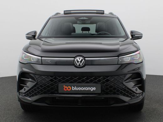 Volkswagen Tiguan 1.5 eHybrid R-Line Edition 272PK DSG Pano-Schuifdak, Black Style, Trekhaak, 20" LM Velgen, Leder,... ActivLease financial lease