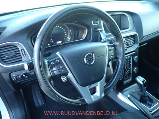 Volvo  V40 2.0 T4 Business Sport R-DESIGN / CRUISE / VOORSTOELEN VERWARMD / BLUETOOTH ActivLease financial lease