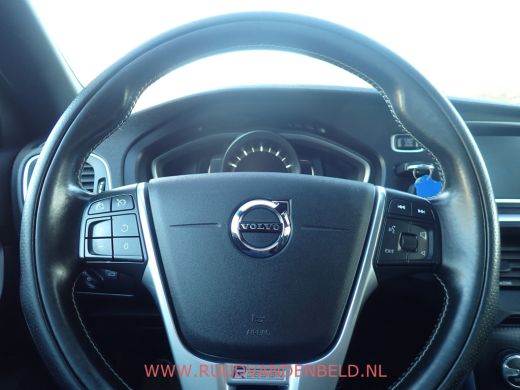 Volvo  V40 2.0 T4 Business Sport R-DESIGN / CRUISE / VOORSTOELEN VERWARMD / BLUETOOTH ActivLease financial lease