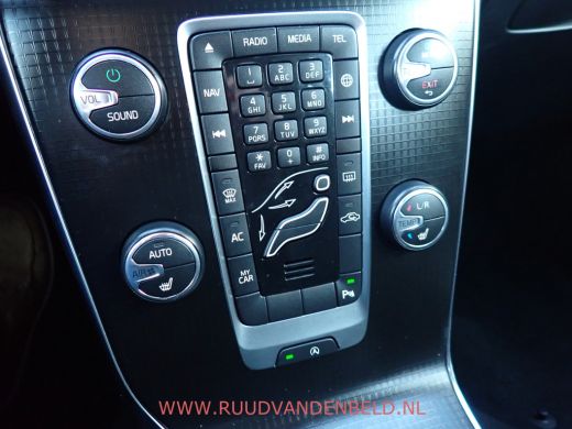 Volvo  V40 2.0 T4 Business Sport R-DESIGN / CRUISE / VOORSTOELEN VERWARMD / BLUETOOTH ActivLease financial lease