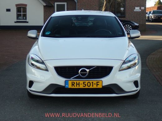 Volvo  V40 2.0 T4 Business Sport R-DESIGN / CRUISE / VOORSTOELEN VERWARMD / BLUETOOTH ActivLease financial lease