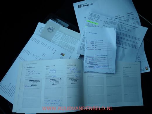 Volvo  V40 2.0 T4 Business Sport R-DESIGN / CRUISE / VOORSTOELEN VERWARMD / BLUETOOTH ActivLease financial lease