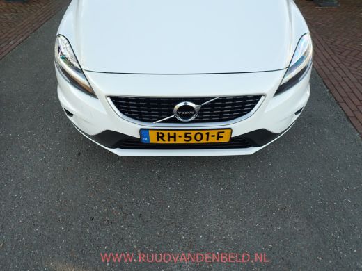 Volvo  V40 2.0 T4 Business Sport R-DESIGN / CRUISE / VOORSTOELEN VERWARMD / BLUETOOTH ActivLease financial lease