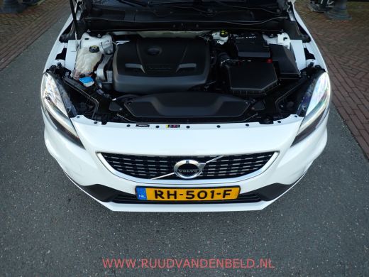 Volvo  V40 2.0 T4 Business Sport R-DESIGN / CRUISE / VOORSTOELEN VERWARMD / BLUETOOTH ActivLease financial lease