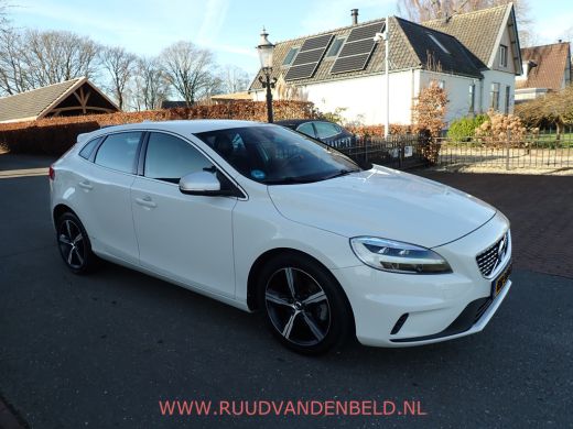 Volvo  V40 2.0 T4 Business Sport R-DESIGN / CRUISE / VOORSTOELEN VERWARMD / BLUETOOTH ActivLease financial lease