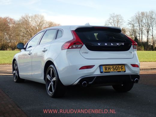 Volvo  V40 2.0 T4 Business Sport R-DESIGN / CRUISE / VOORSTOELEN VERWARMD / BLUETOOTH ActivLease financial lease