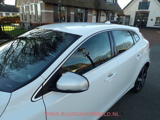 Volvo  V40 2.0 T4 Business Sport R-DESIGN / CRUISE / VOORSTOELEN VERWARMD / BLUETOOTH ActivLease financial lease
