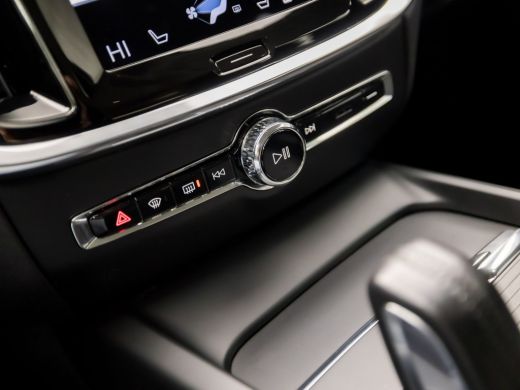 Volvo  V60 2.0 B3 Sport 177Pk Automaat (APPLE CARPLAY, GROOT NAVI, STUUR/STOELVERWARMING, CAMERA, SPORTSTOEL... ActivLease financial lease