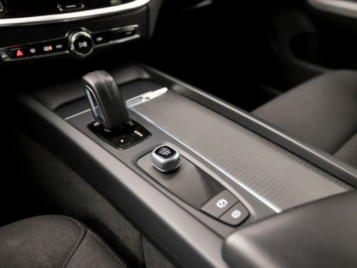 Volvo  V60 2.0 B3 Sport 177Pk Automaat (APPLE CARPLAY, GROOT NAVI, STUUR/STOELVERWARMING, CAMERA, SPORTSTOEL... ActivLease financial lease