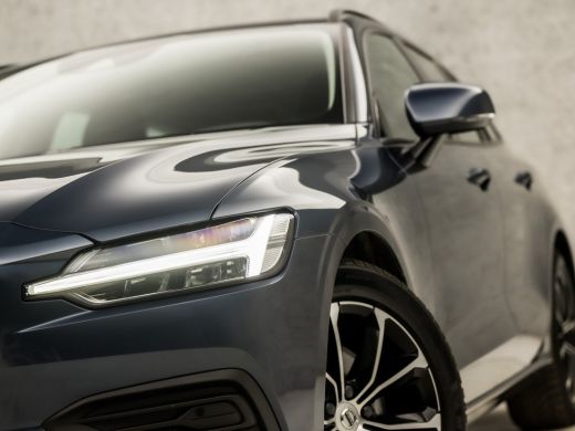 Volvo  V60 2.0 B3 Sport 177Pk Automaat (APPLE CARPLAY, GROOT NAVI, STUUR/STOELVERWARMING, CAMERA, SPORTSTOEL... ActivLease financial lease