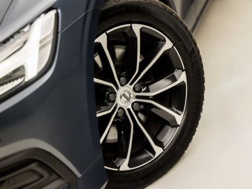 Volvo  V60 2.0 B3 Sport 177Pk Automaat (APPLE CARPLAY, GROOT NAVI, STUUR/STOELVERWARMING, CAMERA, SPORTSTOEL... ActivLease financial lease