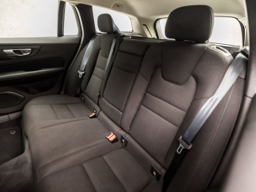 Volvo  V60 2.0 B3 Sport 177Pk Automaat (APPLE CARPLAY, GROOT NAVI, STUUR/STOELVERWARMING, CAMERA, SPORTSTOEL... ActivLease financial lease