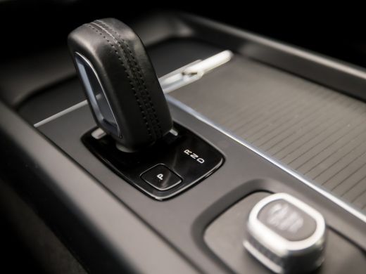 Volvo  V60 2.0 B3 Sport 177Pk Automaat (APPLE CARPLAY, GROOT NAVI, STUUR/STOELVERWARMING, CAMERA, SPORTSTOEL... ActivLease financial lease