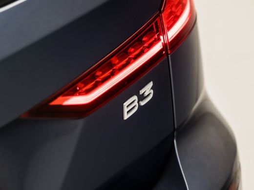 Volvo  V60 2.0 B3 Sport 177Pk Automaat (APPLE CARPLAY, GROOT NAVI, STUUR/STOELVERWARMING, CAMERA, SPORTSTOEL... ActivLease financial lease