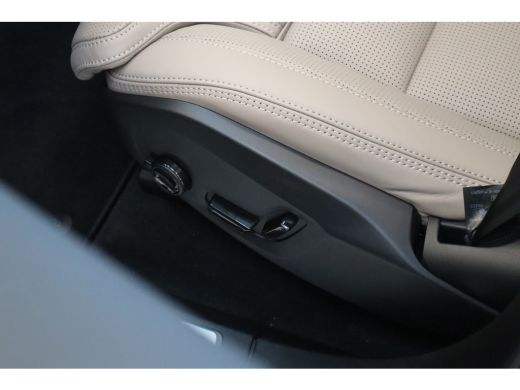 Volvo  XC90 T8 455PK AWD Ultra Bright Executive Ed. Trekhaak | Gelam. Glas | 22" | Massage/ventilatie | HUD |... ActivLease financial lease