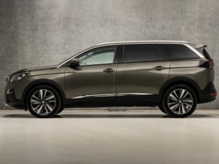 Peugeot 5008 1.2 PureTech Premium Sport 7 Persoons (APPLE CARPLAY, GROOT NAVI, MEMORY SEATS, STOELVERWARMING, ...