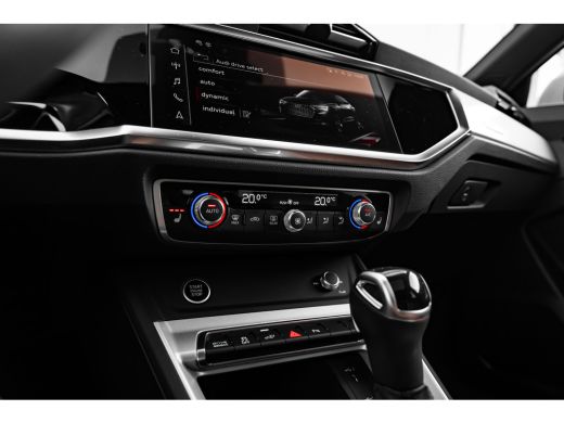 Audi Q3 45 TFSI e S Edition 245 PK | Trekhaak | Panoramadak | Achteruitrijcamera | Lederen Bekleding | Am... ActivLease financial lease