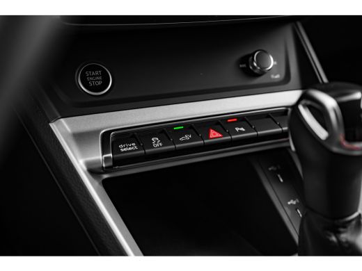 Audi Q3 45 TFSI e S Edition 245 PK | Trekhaak | Panoramadak | Achteruitrijcamera | Lederen Bekleding | Am... ActivLease financial lease