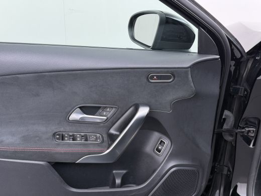 Mercedes-Benz A-Klasse 250e AMG // Panoramadak // Distronic // Carplay // 18" // Nightpakket // All Season Banden // Wid... ActivLease financial lease