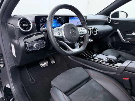 Mercedes-Benz A-Klasse 250e AMG // Panoramadak // Distronic // Carplay // 18" // Nightpakket // All Season Banden // Wid... ActivLease financial lease