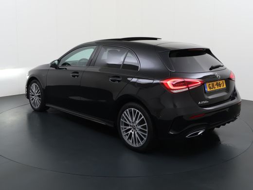 Mercedes-Benz A-Klasse 250e AMG // Panoramadak // Distronic // Carplay // 18" // Nightpakket // All Season Banden // Wid... ActivLease financial lease