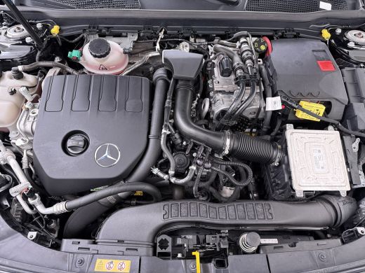 Mercedes-Benz A-Klasse 250e AMG // Panoramadak // Distronic // Carplay // 18" // Nightpakket // All Season Banden // Wid... ActivLease financial lease