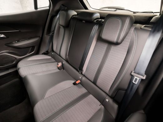 Peugeot 2008 1.2 PureTech Allure Sport (VIRTUAL COCKPIT, APPLE CARPLAY, GROOT NAVI, 360 CAMERA, LEDER, SPORTST... ActivLease financial lease