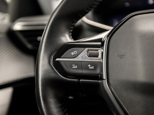 Peugeot 2008 1.2 PureTech Allure Sport (VIRTUAL COCKPIT, APPLE CARPLAY, GROOT NAVI, 360 CAMERA, LEDER, SPORTST... ActivLease financial lease