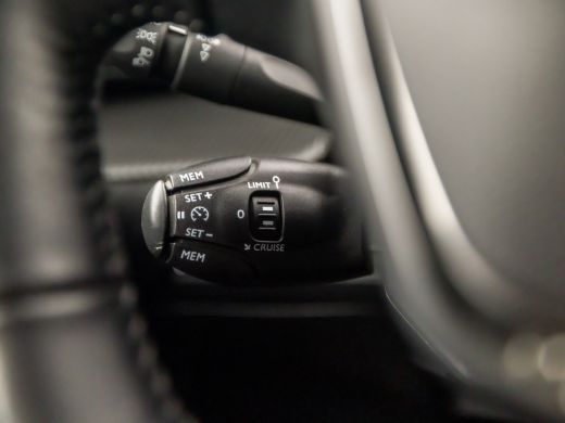 Peugeot 2008 1.2 PureTech Allure Sport (VIRTUAL COCKPIT, APPLE CARPLAY, GROOT NAVI, 360 CAMERA, LEDER, SPORTST... ActivLease financial lease